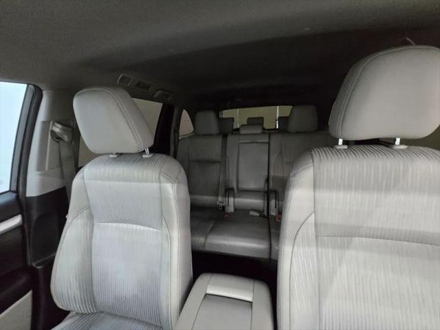 2016 Toyota Highlander LE V6
