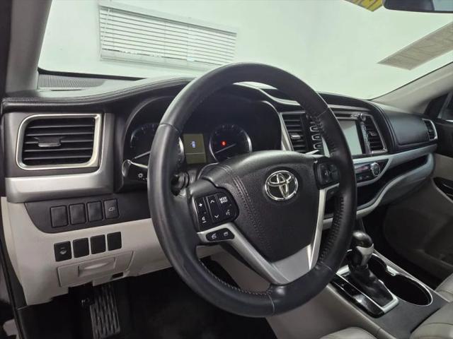 2016 Toyota Highlander LE V6