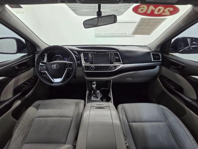 2016 Toyota Highlander LE V6