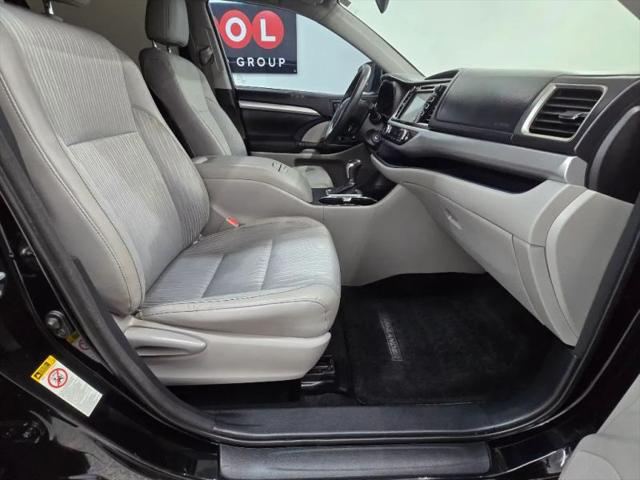 2016 Toyota Highlander LE V6