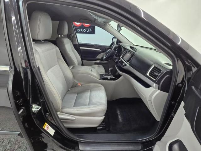 2016 Toyota Highlander LE V6