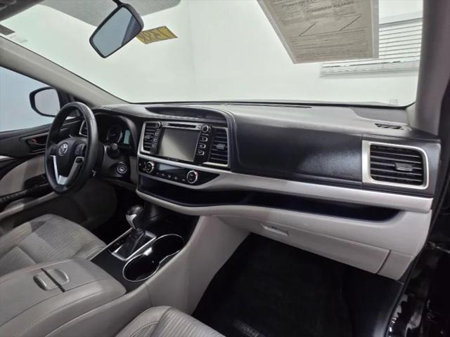 2016 Toyota Highlander LE V6