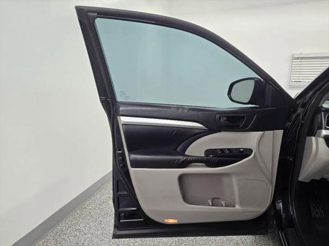 2016 Toyota Highlander LE V6