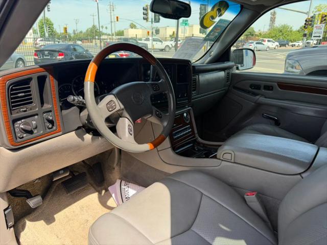 2003 Cadillac Escalade Standard