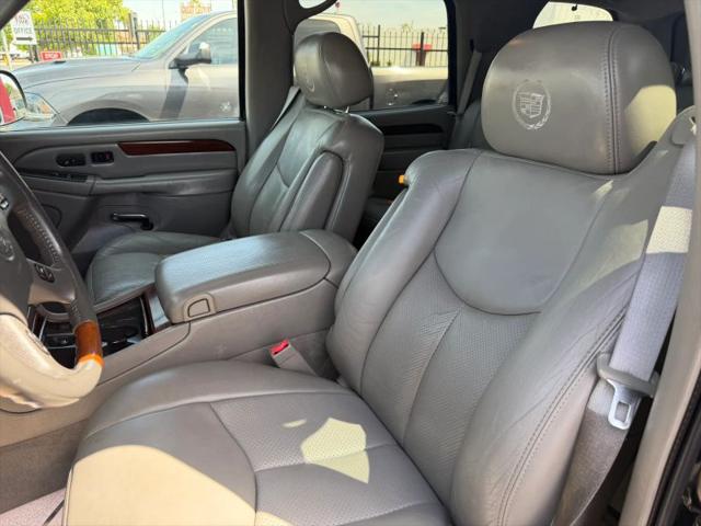 2003 Cadillac Escalade Standard