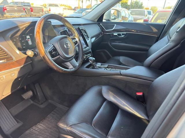 2016 Volvo XC90 T6 Momentum
