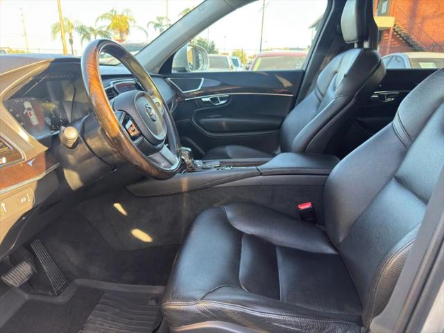 2016 Volvo XC90 T6 Momentum