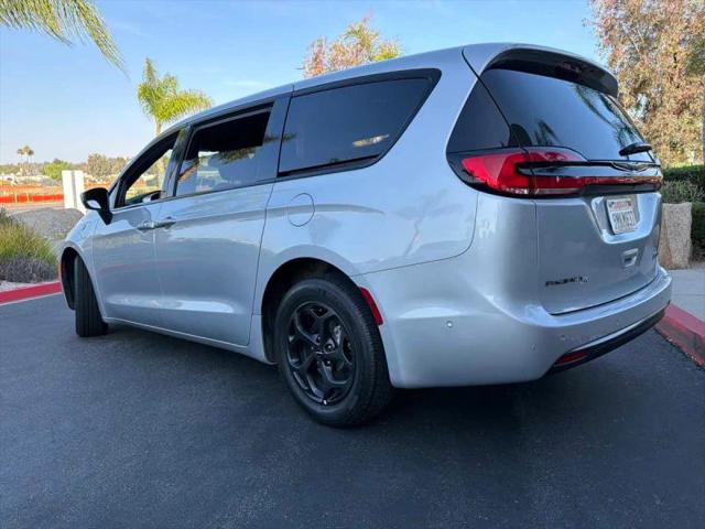 2023 Chrysler Pacifica Hybrid Touring L