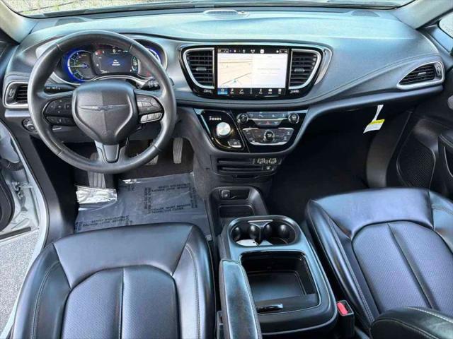 2023 Chrysler Pacifica Hybrid Touring L