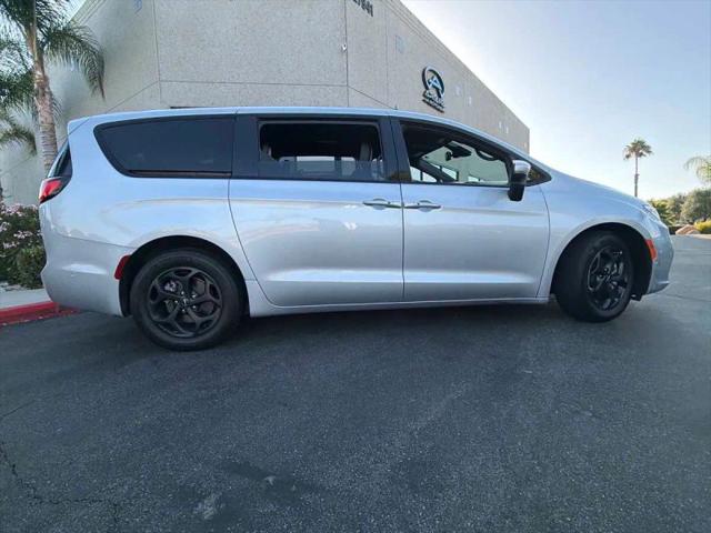 2023 Chrysler Pacifica Hybrid Touring L