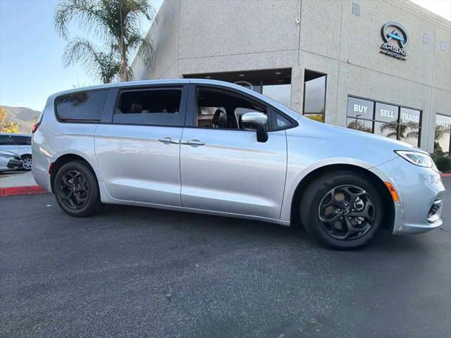2023 Chrysler Pacifica Hybrid Touring L