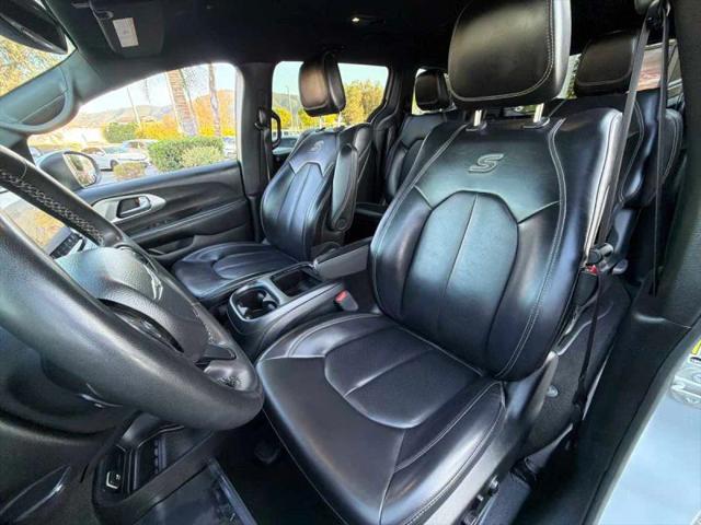 2023 Chrysler Pacifica Hybrid Touring L