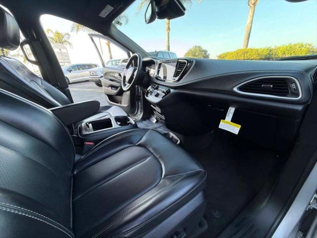 2023 Chrysler Pacifica Hybrid Touring L