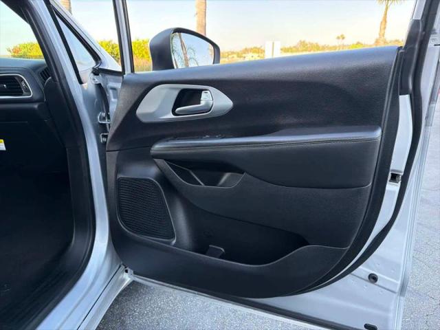 2023 Chrysler Pacifica Hybrid Touring L