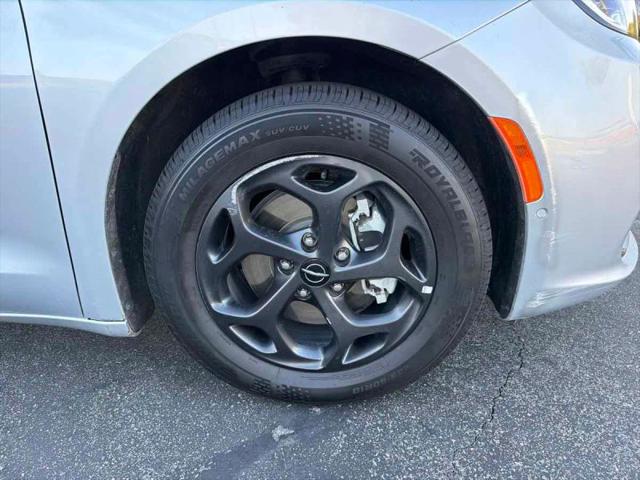 2023 Chrysler Pacifica Hybrid Touring L