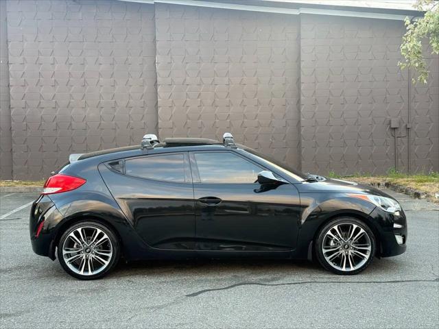 2012 Hyundai Veloster Base w/Black