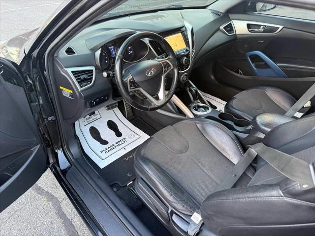 2012 Hyundai Veloster Base w/Black