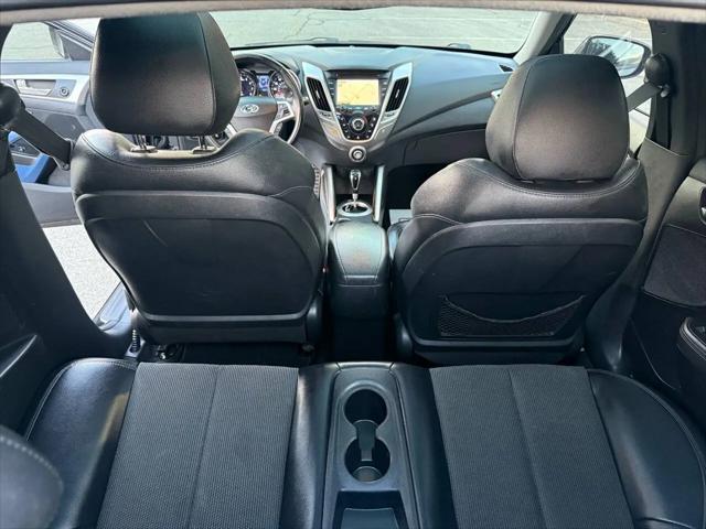 2012 Hyundai Veloster Base w/Black