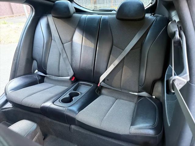 2012 Hyundai Veloster Base w/Black