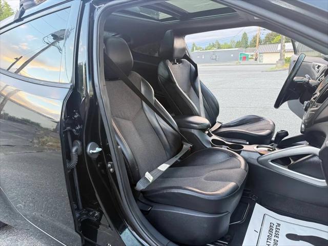 2012 Hyundai Veloster Base w/Black