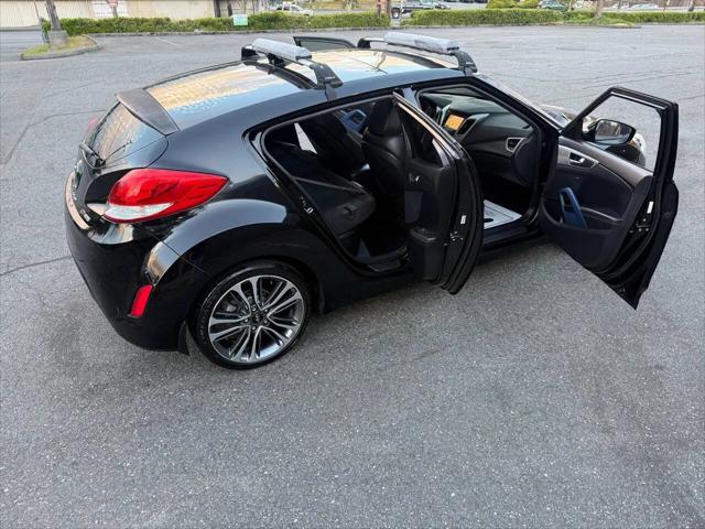 2012 Hyundai Veloster Base w/Black