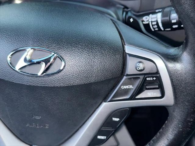 2012 Hyundai Veloster Base w/Black