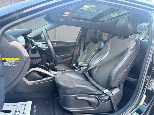 2012 Hyundai Veloster Base w/Black