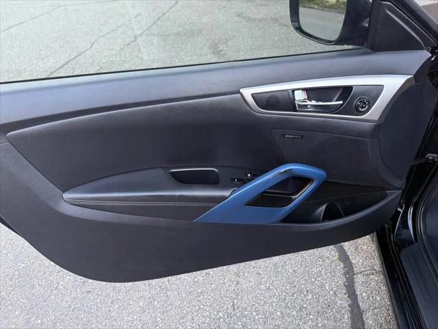 2012 Hyundai Veloster Base w/Black