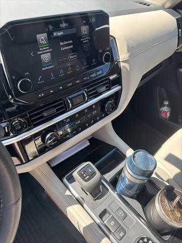 2025 Nissan Pathfinder SL 4WD
