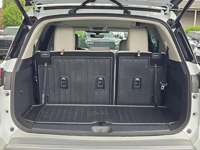 2025 Nissan Pathfinder SL 4WD
