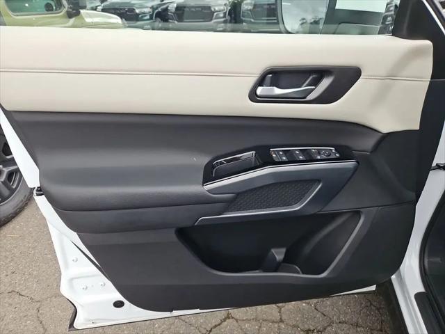 2025 Nissan Pathfinder SL 4WD