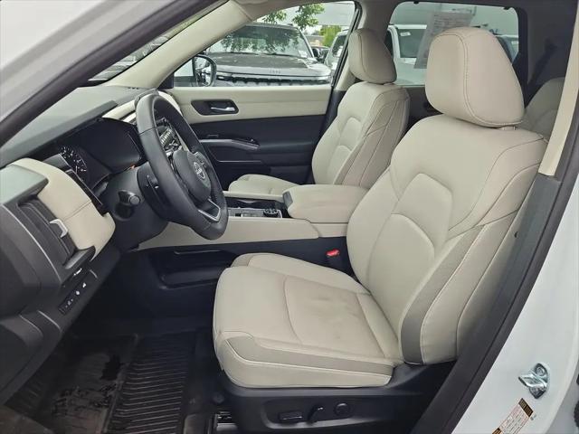 2025 Nissan Pathfinder SL 4WD