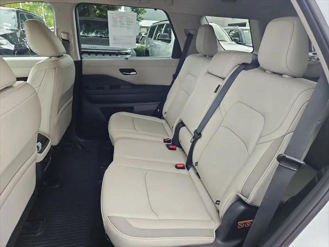 2025 Nissan Pathfinder SL 4WD