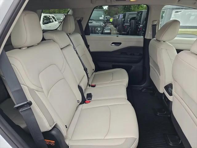 2025 Nissan Pathfinder SL 4WD
