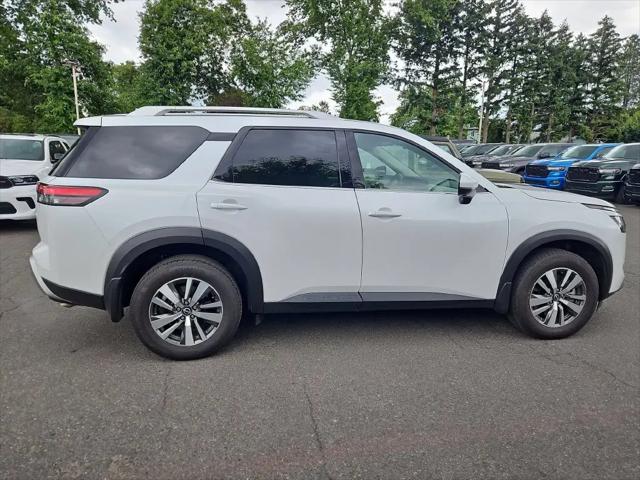 2025 Nissan Pathfinder SL 4WD