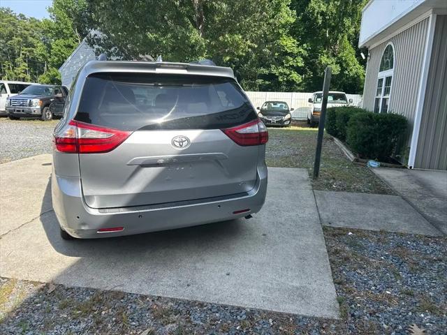 2018 Toyota Sienna XLE 8 Passenger