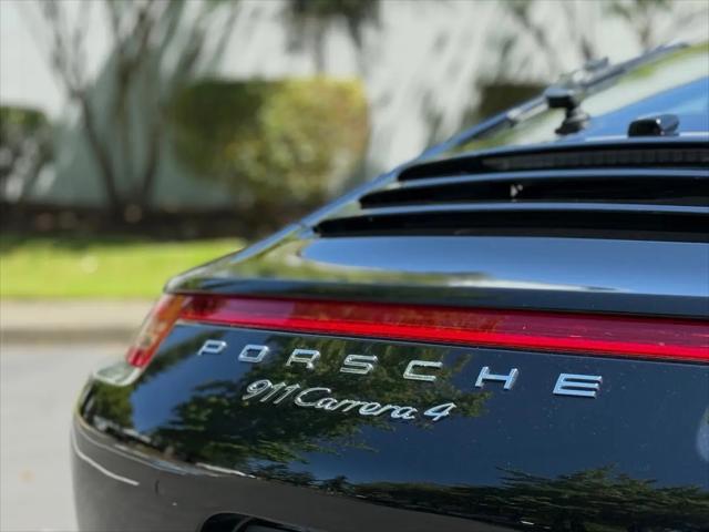 2016 Porsche 911 Carrera 4