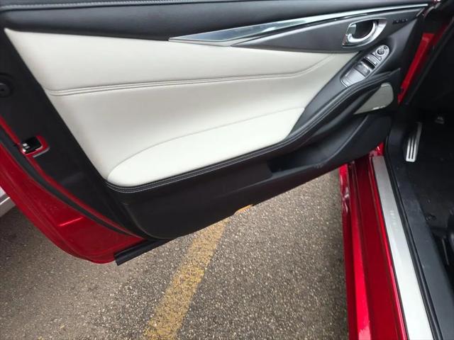 2022 INFINITI Q60 LUXE AWD