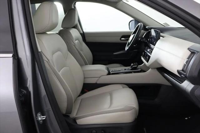 2024 Nissan Pathfinder SL FWD