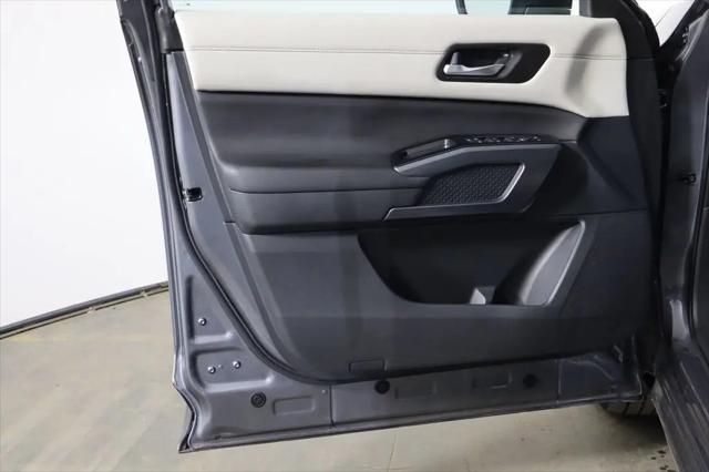 2024 Nissan Pathfinder SL FWD