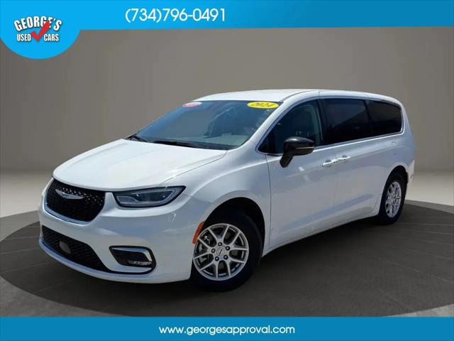 2024 Chrysler Pacifica Touring L for sale in Brownstown, MI