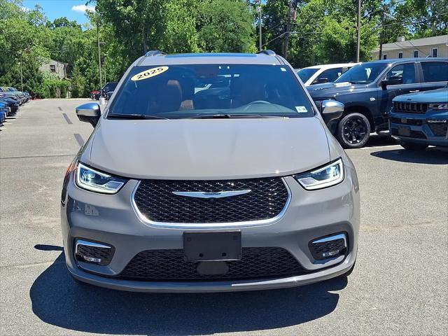 2025 Chrysler Pacifica Pinnacle AWD