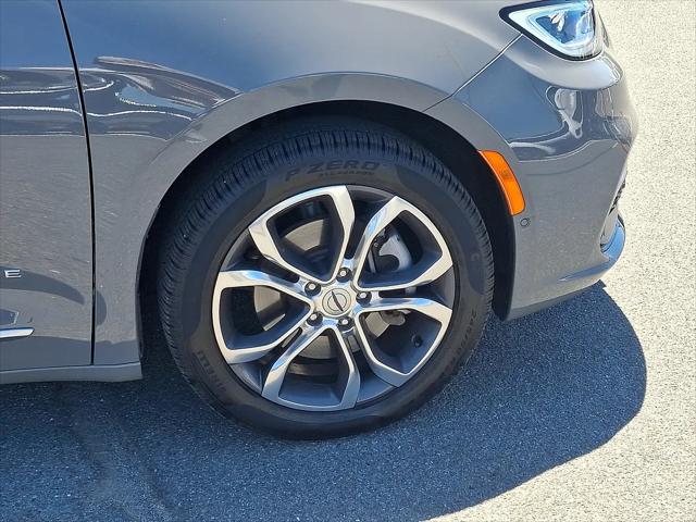 2025 Chrysler Pacifica Pinnacle AWD