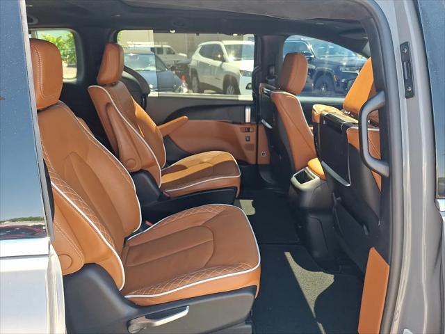 2025 Chrysler Pacifica Pinnacle AWD