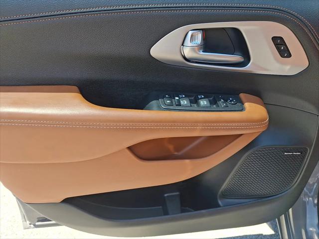 2025 Chrysler Pacifica Pinnacle AWD