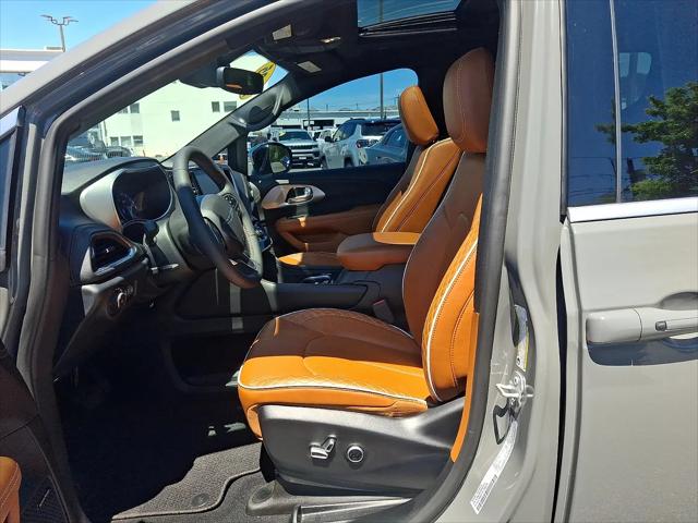 2025 Chrysler Pacifica Pinnacle AWD