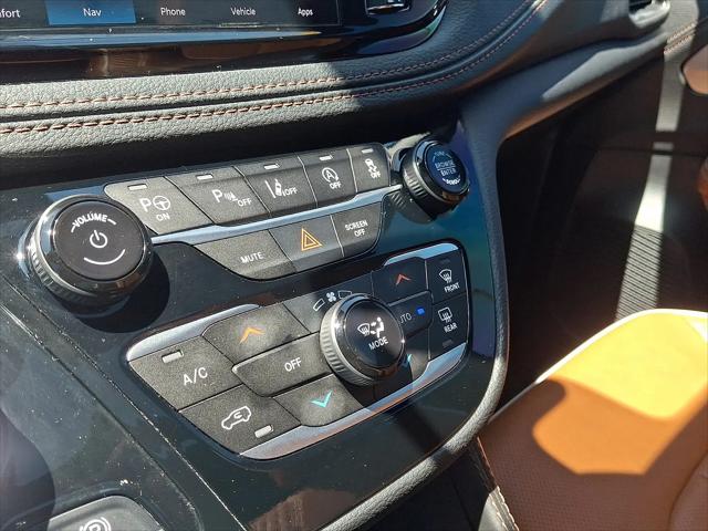 2025 Chrysler Pacifica Pinnacle AWD