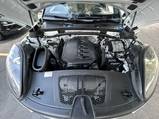 2020 Porsche Macan Macan