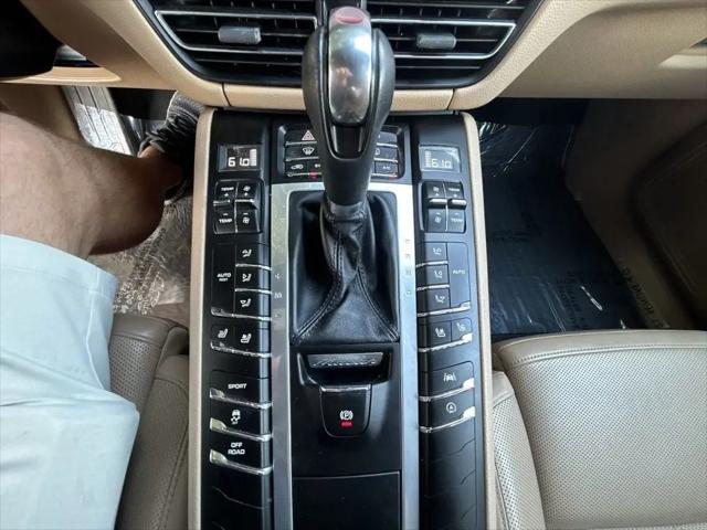 2020 Porsche Macan Macan