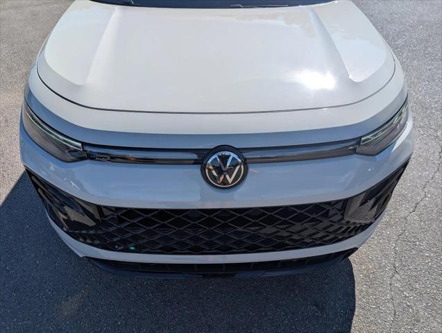 2025 Volkswagen Tiguan 2.0T SE R-Line Black